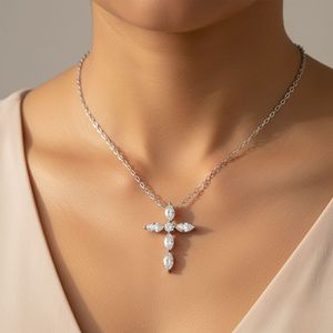 Collier pendentif croix en grappe serti de pierres rondes et marquises 1.00CTW - Product Image 6