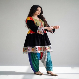 ชุดเดรสสตรีแบบอัฟกันรักษ์โลก แขนยาว ความยาวระดับเข่า พร้อมลูกไม้ช่วงเอวแบบธรรมชาติ และงานปักลายชนเผ่าแท้ - Product Image 4