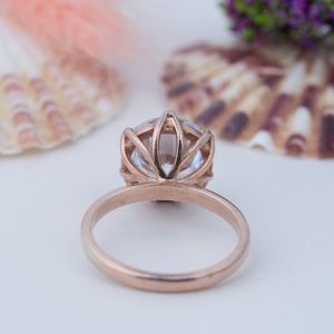 Anillo de lujo de plata 925 chapado en oro de 2 gramos con seis garras y moissanita DEF de diseño oculto - Product Image 3
