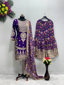 Ensemble prêt-à-porter en soie Chinon de créateur, entièrement brodé avec des chaînes, des sequins et des pièces de dentelle, comprenant un haut entièrement cousu, un pantalon palazzo cousu et un dupatta. - Product Image 3