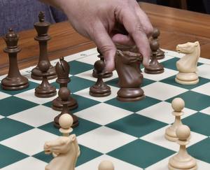 ชุดหมากรุกขายส่งรุ่น Blitz Series 3.8 ขนาดคิง ทำจากไม้จันทน์และพลาสติกสีน้ำตาลช็อกโกแลต ราคาดีที่สุด - Product Image 2