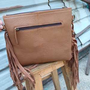 Bolso de Lona Bohemio de Cuero Genuino con Estampado Animal, el Más Vendido, con Cierre de Cremallera, Correa Única, Concho Grabado y Flecos, Tamaño Personalizado - Product Image 4