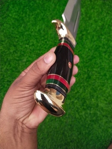 Couteau de survie artisanal en acier au carbone, lame partiellement dentelée, manche en corne de buffle, durable, léger, multifonction - Product Image 4