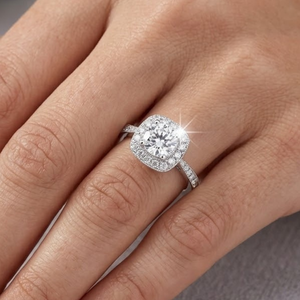 Anillo de Compromiso Solitario de Lujo en Oro Blanco de 14K |   Elegante Anillo de Compromiso con Diamante de Corte Redondo para Mujer, Diseño de Joyería para Boda - Product Image 2