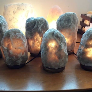Lampes de sel de l'Himalaya grises de haute qualité avec service OEM et personnalisation de marque, en cristal de roche naturel, pour décoration de table - Product Image 5