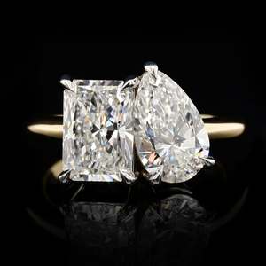 Anillo de Lujo para Mujer, Platino 950, Certificado IGI, con Diamante Cultivado en Laboratorio de 2.00 CT, Corte Pera Radiante, Dos Tonos, Engaste de Garras, Modelo Toi Et Moi - Product Image 1