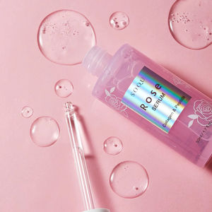 เซรั่มบำรุงผิวหน้ากลิ่นกุหลาบจากแบรนด์เครื่องสำอางเกาหลีใต้ SOQU ช่วยเพิ่มความชุ่มชื้นให้ผิวด้วยสารสกัดจากกุหลาบ กลิ่นหอมละมุน ช่วยรักษาความชุ่มชื้นให้ผิวของคุณ - Product Image 3
