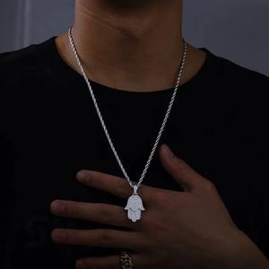 Elegantes Collares con Colgante de Diamantes Pavé de Moissanita S925 para Hombre - Product Image 4