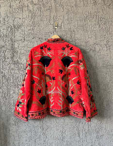 Chaqueta de terciopelo rojo de algodón para mujer, bordada con motivos Suzani, de manga larga, hecha a mano, estilo étnico indio, ropa exterior de boutique. - Product Image 4