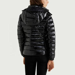 Abrigo Acolchado con Capucha Personalizado para Mujer, Ropa de Invierno Premium, Marca Privada, Fábrica de Ropa OEM - Product Image 4