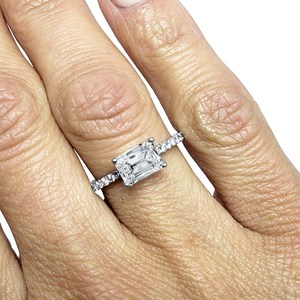 Anillo de Compromiso Solitario con Corte Esmeralda de 1.50 Quilates, Claridad VS1, Color F, Certificado IGI, Oro Blanco de 18k, Anillo con Diamante CVD - Product Image 4