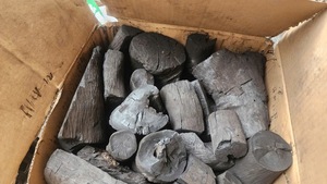 Carbón de Leche Negro en Trozos para Barbacoa, Combustible para BBQ, Alto Contenido de Carbono, Larga Duración de Combustión 4-6 Horas, Baja Humedad 5% - Product Image 3