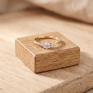 Bague minimaliste en or massif 10k 14k 18k avec 5 diamants ronds brillants de laboratoire, pureté E, couleur VVS, sertis griffes - Product Image 2
