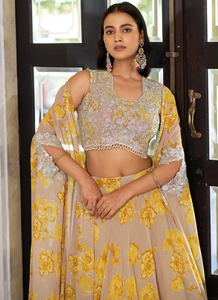 Conjunto de Lehenga Choli Bordado en Georgette Amarillo, Listo para Usar, al por Mayor para Mujeres - Product Image 2