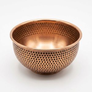 Cuenco Decorativo Tradicional de Cobre Antiguo Hecho a Mano de 16 cm con Diseño de Gota de Lluvia, Estilo Indio, para Decoración del Hogar, Hoteles, Bodas, Regalo de Mesa - Product Image 1