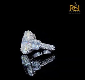 Bague de fiançailles de luxe en or massif 9K 14K 18K avec diamant ovale de laboratoire couleur DEF, taille bouclier 2 carats, halo caché, bijoux personnalisés - Product Image 3