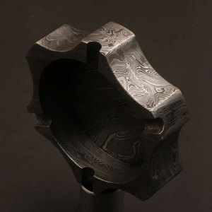 Cendrier moderne en acier Damas fait main, élégant, design métallique pour table et décoration intérieure - Product Image 5