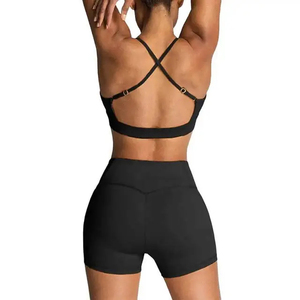 Ensemble de sport pour femme : soutien-gorge et short de gym en tissu extensible respirant en polyester et élasthanne de qualité supérieure pour le yoga et les activités sportives - Product Image 2