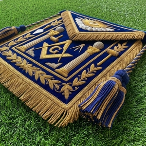 Delantal Masónico de Lujo Personalizado en Terciopelo Azul SMART SHINE ENTERPRISES MP-32 con Flecos de Hilo Dorado y Bordado del Ojo que Todo lo Ve - Product Image 3