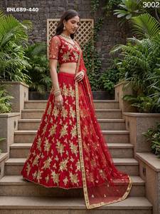 ชุดเลเฮนกา-โชลีสีแดงปักลายดอกไม้ด้วยด้ายซารีคุณภาพเยี่ยมแบบใหม่ ผลิตจากอินเดียโดยผู้ผลิตชั้นนำ - Product Image 4