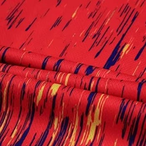 Tenue de football performante conçue pour un jeu intense avec une construction respirante, un soutien extensible et des coutures pour une utilisation prolongée. - Product Image 3