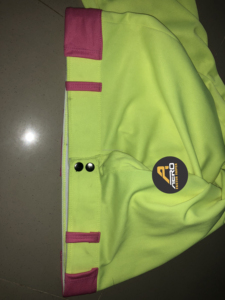 Ensemble de maillots de football américain personnalisables AERO pour garçons, jaune fluo et rose, col en V, manches courtes, polyester anti-humidité, color-block - Product Image 5