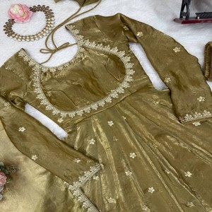 VASTRA COTTAGE Conjunto de Vestido de Seda de Diseñador con Lentejuelas y Micro Pantalón, Diseño Delantero y Trasero, Elegante Traje de Gala - Product Image 6