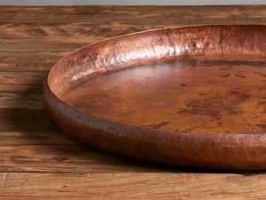 Plateau en cuivre robuste avec poignée, design équilibré, base plate, base antidérapante, revêtement protecteur - Product Image 3