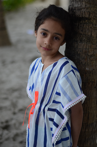 Frais et Élégant Bleu Gris & Blanc Rayé Plage Kaftan Robe Pour Mère et Fille Combo Décor Avec Blanc Petit Pompons - Product Image 3