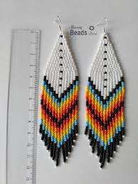 Boucles d'oreilles élégantes en perles de verre longues pour les invitées de mariage, ajoutant une mouvement gracieux et une beauté accrocheuse - Product Image 4