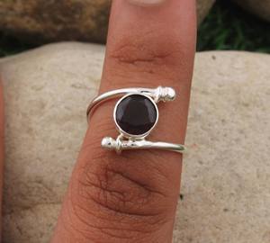 แหวนเงินแท้ 925 ประดับพลอยโกเมนสีแดงทรงเหลี่ยมเจียระไนแบบบริลเลียนท์ งานแฮนด์เมด สไตล์โบโฮคลาสสิก เรียบหรู ประดับพลอยเดี่ยว รับรองคุณภาพ เหมาะสำหรับงานแต่งงานและงานปาร์ตี้ - Product Image 2