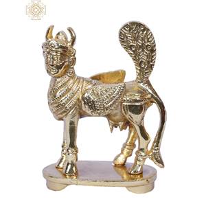 Idole Kamadhenu en laiton de 5 pouces avec base ovale en queue de paon plaqué or fabriqué en Inde décor à la maison - Product Image 1