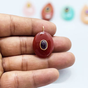 Colgante de Cabujón Ovalado de Cornalina con Doble Piedra de Amatista Chapado en Oro de 18k - Product Image 1