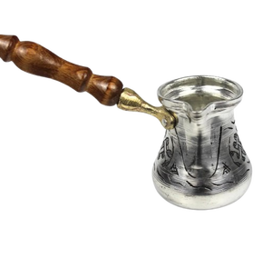 Hermosa cafetera turca, griega y árabe de latón antiguo plateado, para hornilla, tipo Cezve Ibrik Briki, con mango de madera. - Product Image 1