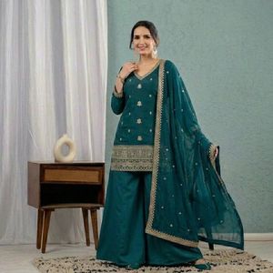Top de seda romana pesada de diseñador con bordado, con Sharara Palazzo y Dupatta de Mal Chanderi |   Vestido de Fiesta con Lentejuelas de 3mm para Bodas - Product Image 6