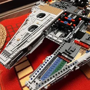 Ensemble de blocs de construction de vaisseaux spatiaux Millennium Falcon, 8445 pièces, jouets de montage de navires de guerre, modèles de briques de difficulté élevée, pour cadeaux - Product Image 2