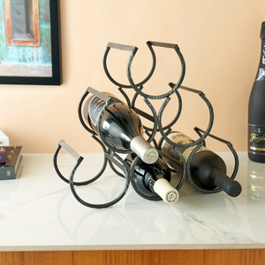 Support mural pour bouteilles de vin en métal, design avec base en bois, support en métal pour l'affichage et le rangement des bouteilles de vin, pour utilisation au bar - Product Image 2
