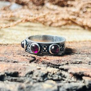 Anillo de latón con granate, banda ancha, estilo bohemio gótico, anillo de granate rodolita para mujer, joyería tribal de plata oxidada, venta al por mayor - Product Image 6