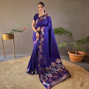 Sari en soie Banarasi de luxe avec broderies Zari or, argent et cuivre, et chemisier non cousu bleu - Product Image 1