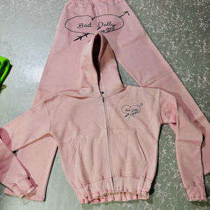 ชุดฮู้ดดี้ครอปปักลายขาดๆ สไตล์วินเทจลำลองสำหรับผู้หญิง ฤดูหนาว ปี 2025 แฟชั่นสตรีทแวร์โอเวอร์ไซส์ เป็นมิตรกับสิ่งแวดล้อม - Product Image 4