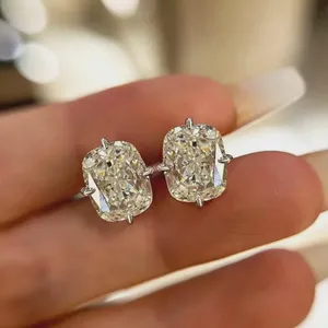 Pendientes de Diamante Cultivado en Laboratorio con Corte Cojín de 4.00Ct, EF/VS1, Oro Amarillo de 14k - Product Image 4
