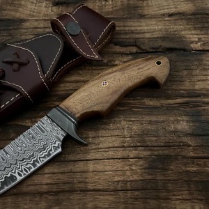 Cuchillo de caza Bushcraft hecho a mano en Damasco |   Cuchillo de Supervivencia para Campismo y Actividades al Aire Libre con Mango de Madera y Hoja de Punta Caída - Product Image 2