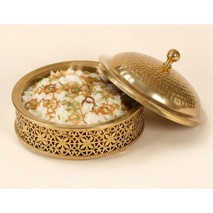 Casserole de Luxe Faite à la Main en Laiton avec Couvercle Martelé, Chauffe-Plats Isolant pour Mariages, Traiteur et Buffets - Product Image 6