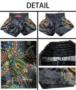 Shorts de Muay Thai de tela satinada ligera, diseño personalizado, transpirables, para entrenamiento en el gimnasio, cintura elástica, ropa deportiva para hombres y mujeres - Product Image 2