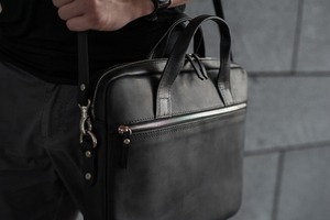 Bolso Mensajero de Cuero Premium, Económico y Elegante, Bolso de Hombro para Portátil para Hombres, para Negocios, Oficina y Viajes - Product Image 3