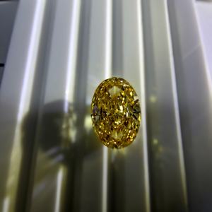 Diamante cultivado en laboratorio de 6.00 quilates, corte ovalado brillante modificado, color amarillo intenso, claridad VS2, certificado por IGI, diamante suelto para la elaboración de joyas. - Product Image 5