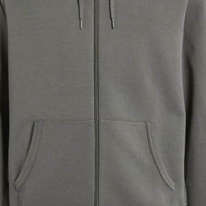 Una sudadera con capucha sencilla pero a la moda que permite a los hombres crear conjuntos informales cómodos y bien coordinados. - Product Image 5