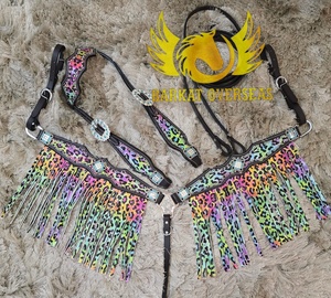 Conjunto de arreos para caballo de cuero genuino con flecos Rainbow Cheetah, conchos de cristal, cabezada y pechopetral, ligero - Product Image 1