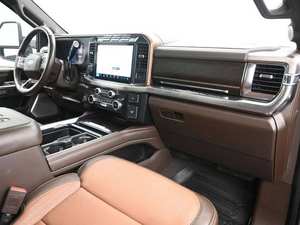 Produit phare : Ford F-450 Super Duty King Ranch Crew Cab 2023 d'occasion, parfaitement entretenu, conduite à gauche, 4x4, Euro III, prêt à rouler - Product Image 3