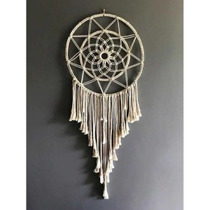 Décoration murale en macramé artisanale avec perles en bois - Design contemporain, forme rectangulaire, vente en gros en Inde - Product Image 2